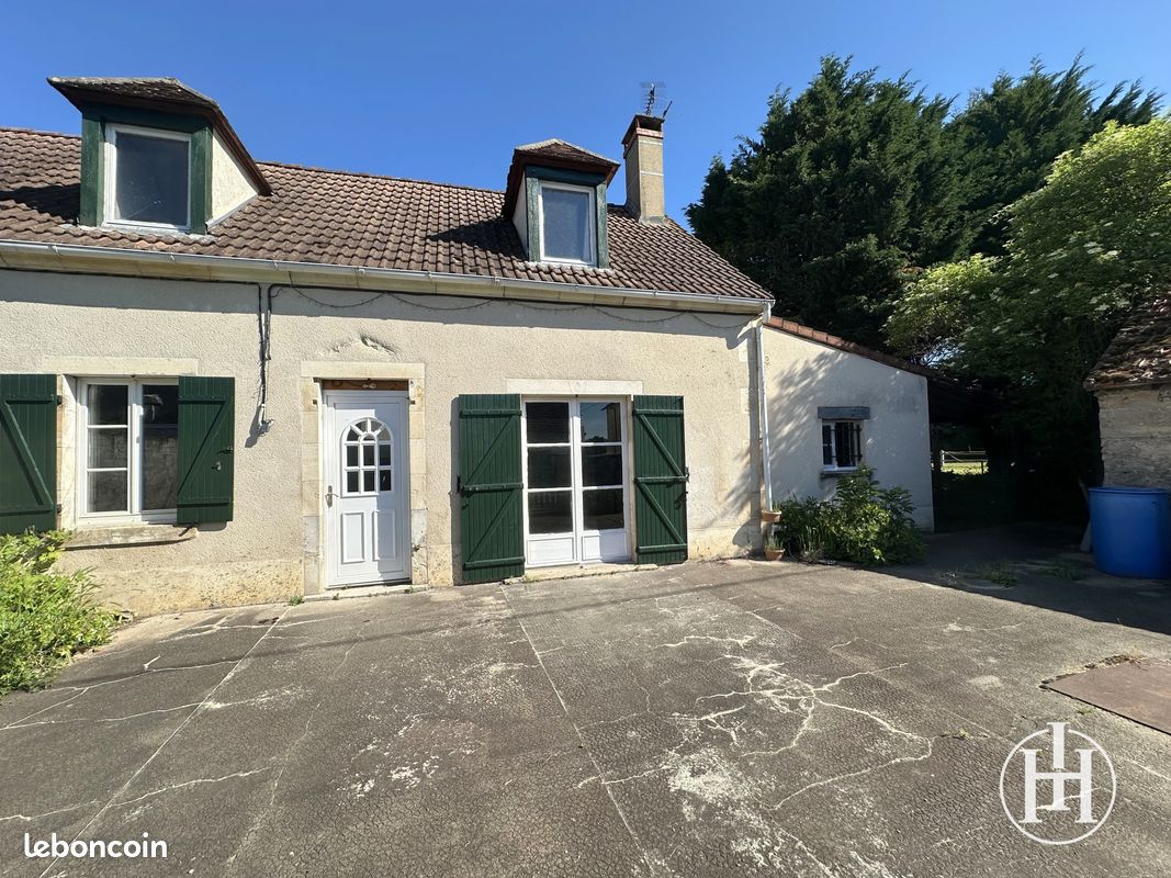 Maison 8 pièces 140 m² · à Charenton-du-Cher · 140 m² · 61 000 €