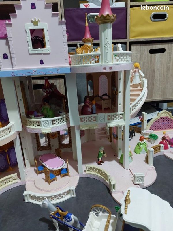 Très grand château de princesse Playmobil 4250 avec son grand jardin et ses calèches, figurines, accessoires (image 9)