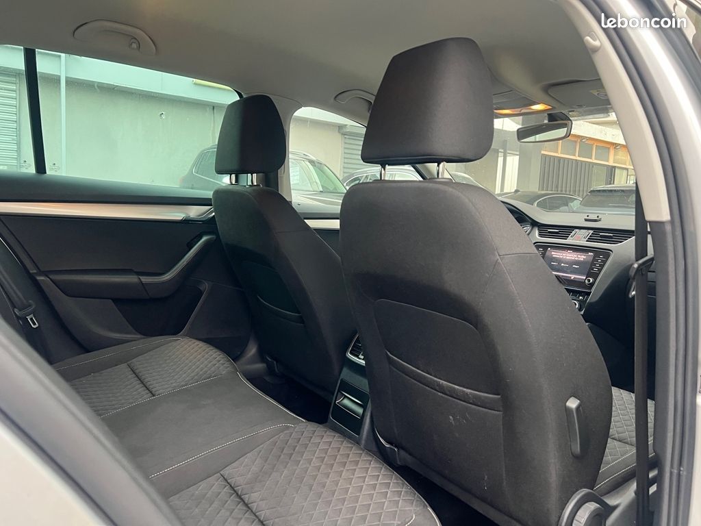 Skoda OCTAVIA COMBI 1.4 TSI 150CH GREEN TEC STYLE DSG7 (image 18)