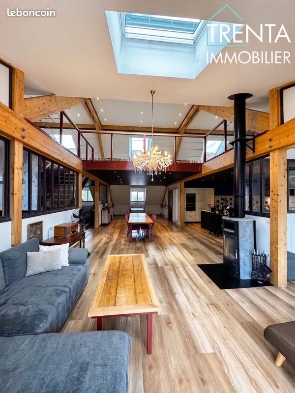Maison 10 pièces 481 m² · à Vallerois-le-Bois · 481 m² · 312 000 €