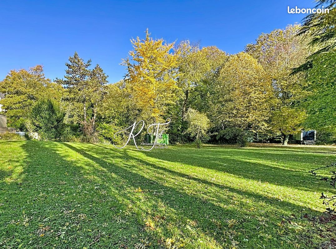 Terrain 2839 m² · à Jouy-le-Moutier · 2 839 m² · 220 000 €
