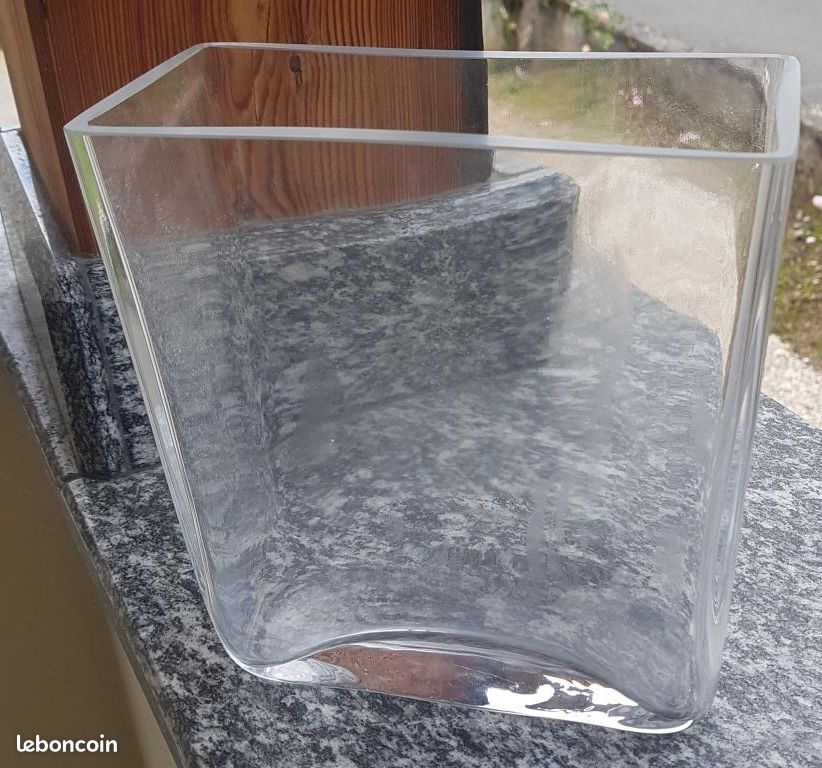 Vase rectangulaire (image 1)