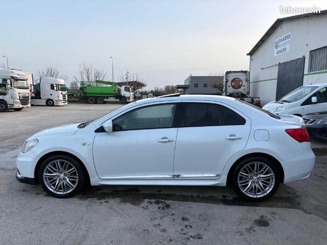 Suzuki Kizashi 2.4 VVT 180 SPORT 4WD CVT (image 8)