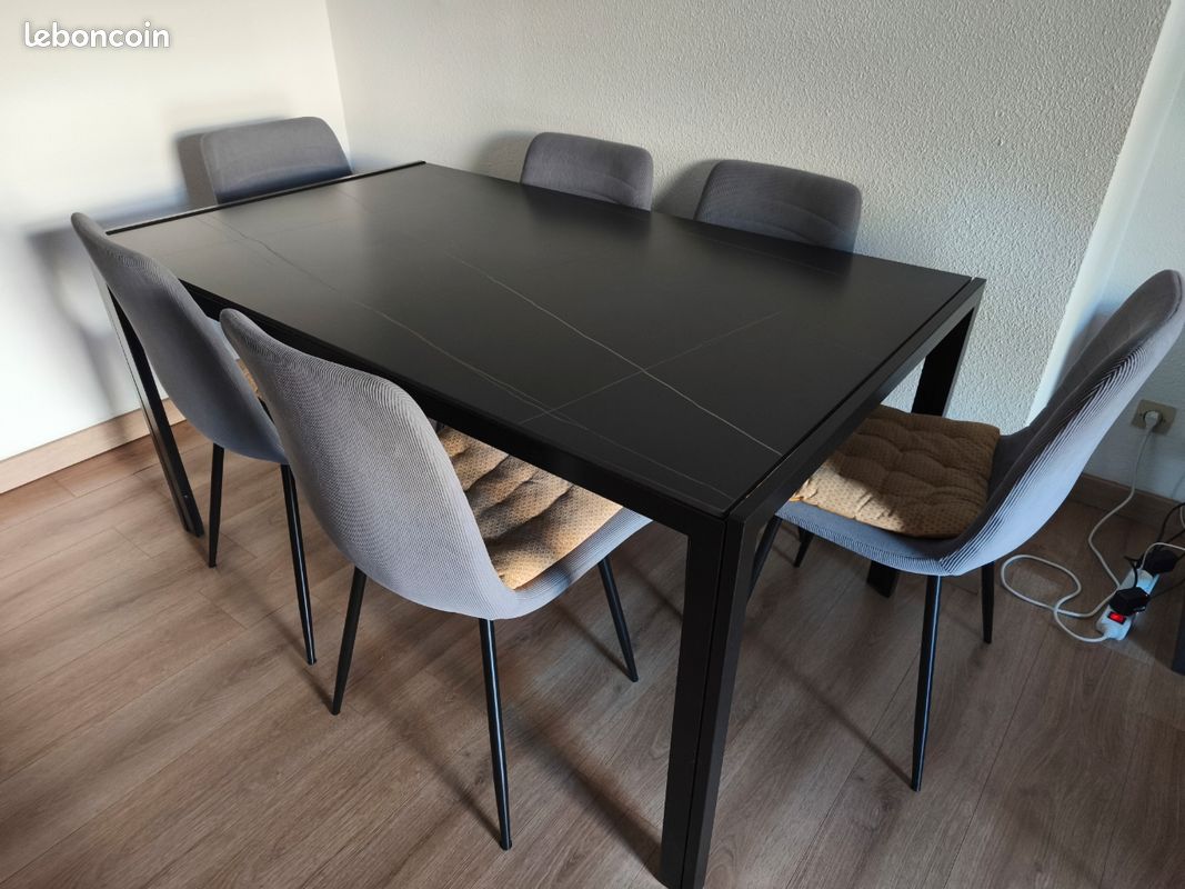 Table à manger avec 6 chaises (image 2)