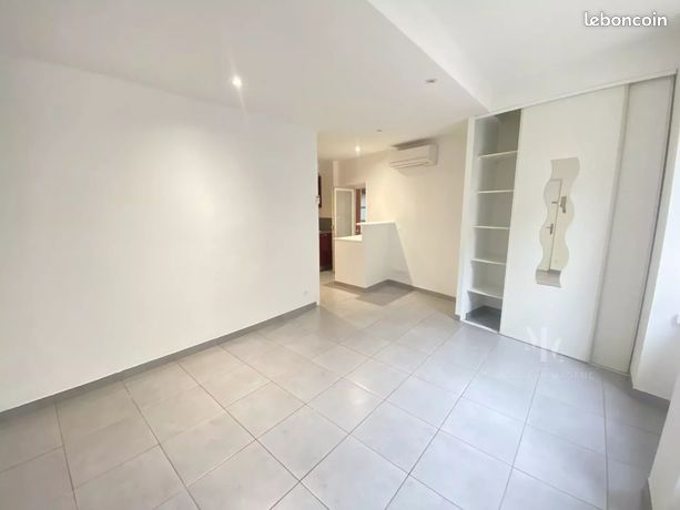 Studio 1 pièce 25 m²