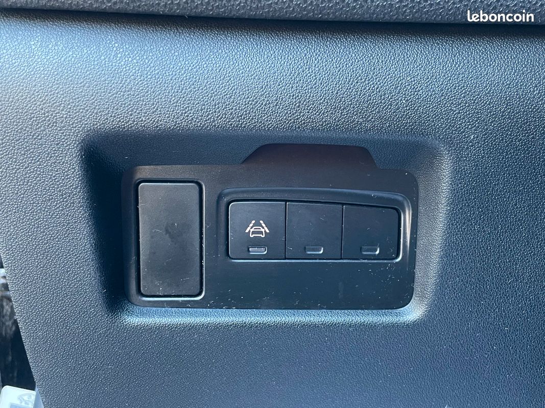 CITROËN DS4 1.6 THP 200 ch SPORT CHIC / SIEGES ELEC. CHAUFFANTS A MEMOIRE / RADARS AV/AR (image 20)