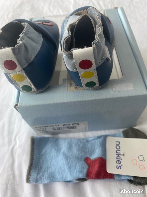 Chaussure bébé Robeez neuf taille 17/18 pour un mois plus