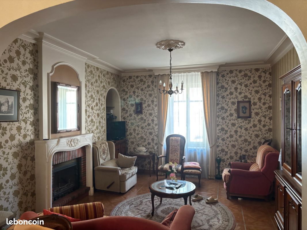Maison 8 pièces 180 m² · à Châteaumeillant · 180 m² · 150 000 €