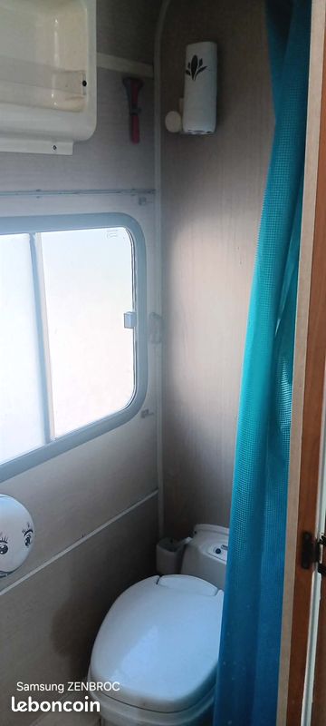 Camping-car Holidays Fiat Ducato 2.5D 1999 – 235 000 km – 5 couchages – Panneau solaire 260 W (image 14)