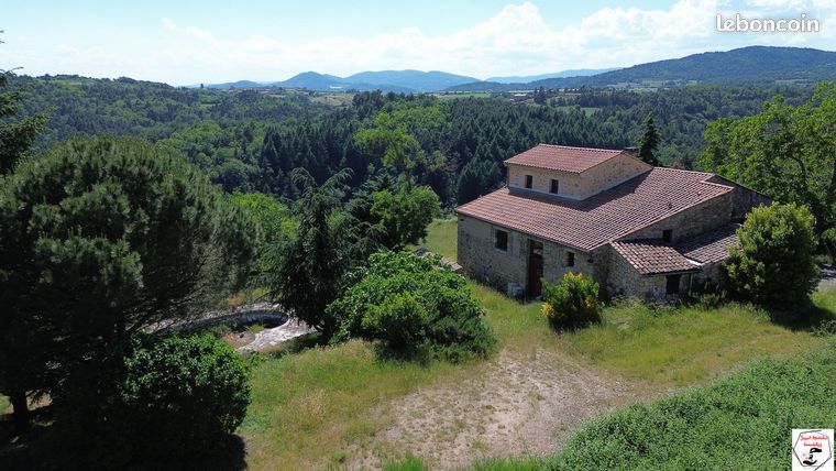 Propriété 3 pièces 145 m²
