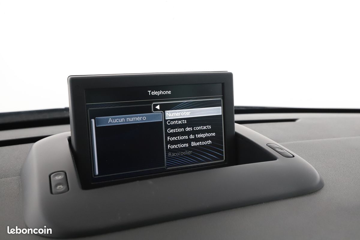 Peugeot 3008 1.6 Blue-HDi Style 120 ch (image 18)