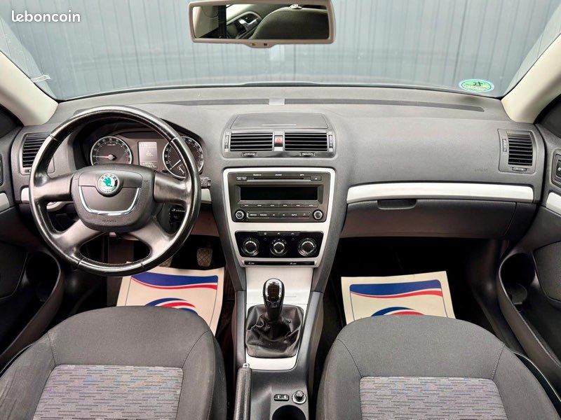 Skoda Octavia/1,6tdi 105cv/année 2012/228000kms/1eremain/Carnet entretien complet/ trés propre (image 4)