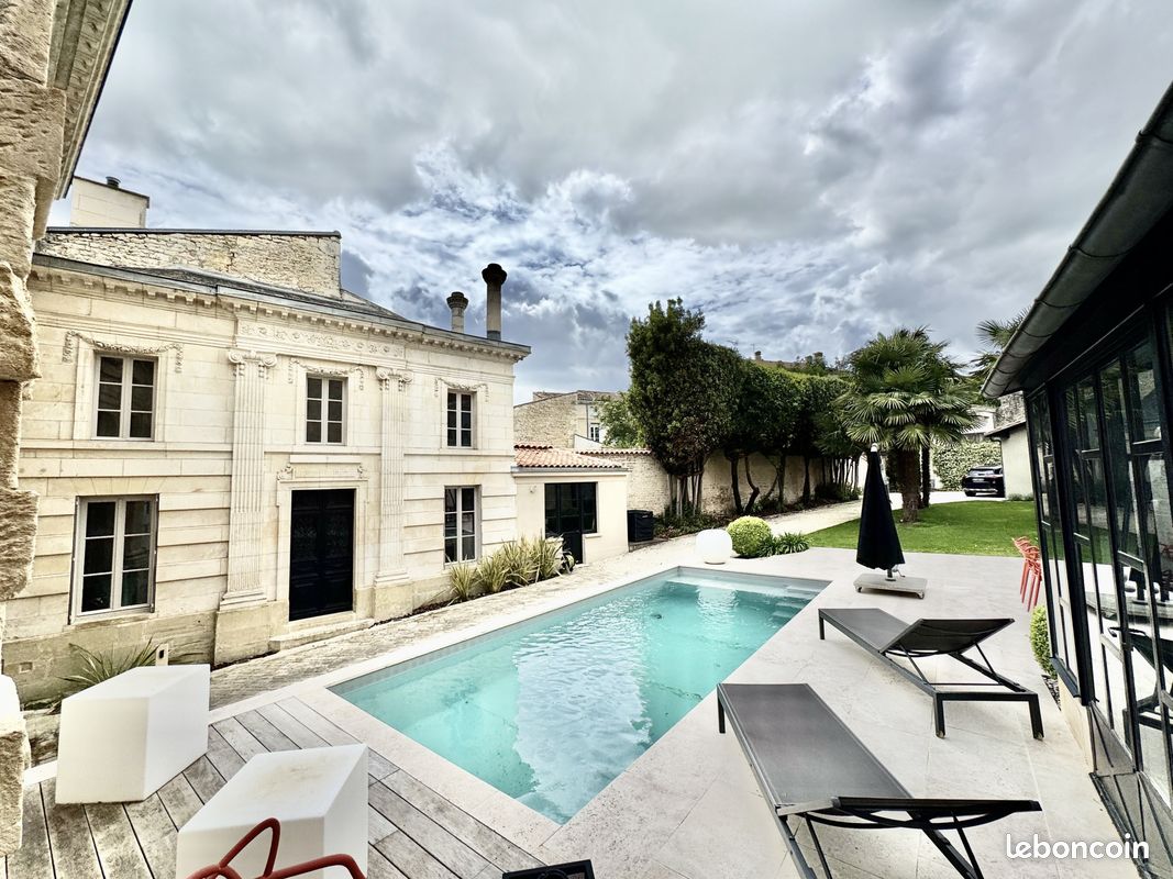 Maison 9 pièces 290 m² · à Niort · 290 m² · 1 145 000 €