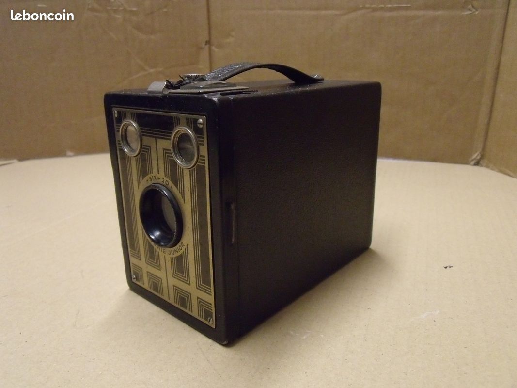 appareil photo Kodak Brownie Junior entièrement revisité. Pièce unique appareil photo Kodak Brownie Junior entièrement revisité. Pièce unique