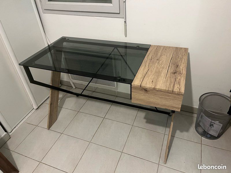 Bureau but (image 1)