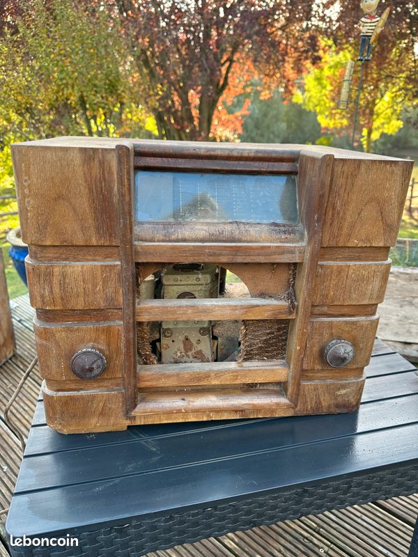 Poste de radio ancien (image 1)