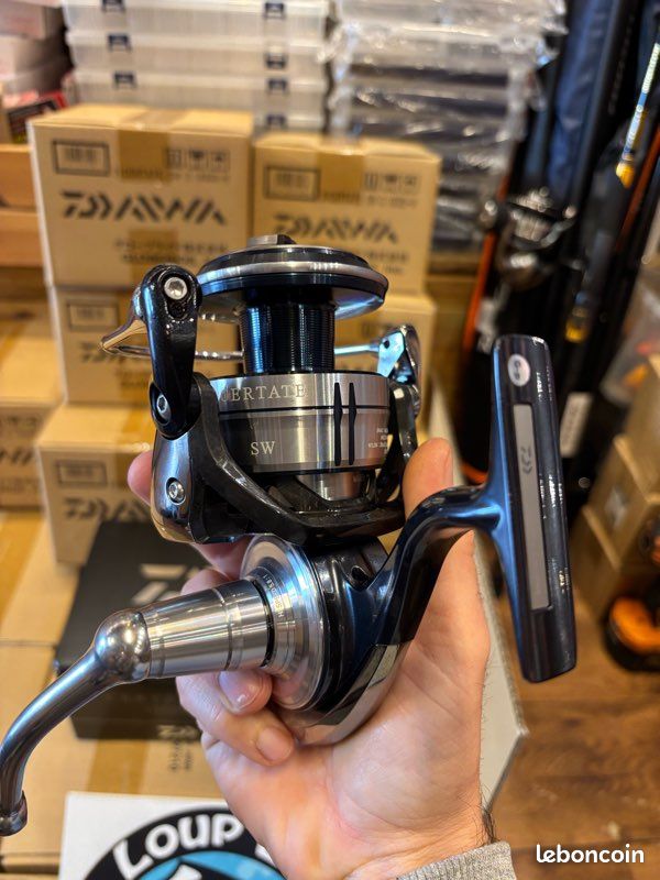 Moulinet Daiwa 23 BG SW 10000-H - Neuf, Japon, Pêche Spinning