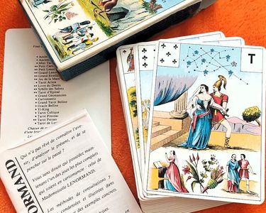 Jeu De Cartes Grimaud Grand Lenormand – Cartomancie à Partir De 14 Ans, 54 Cartes 90x127 Mm