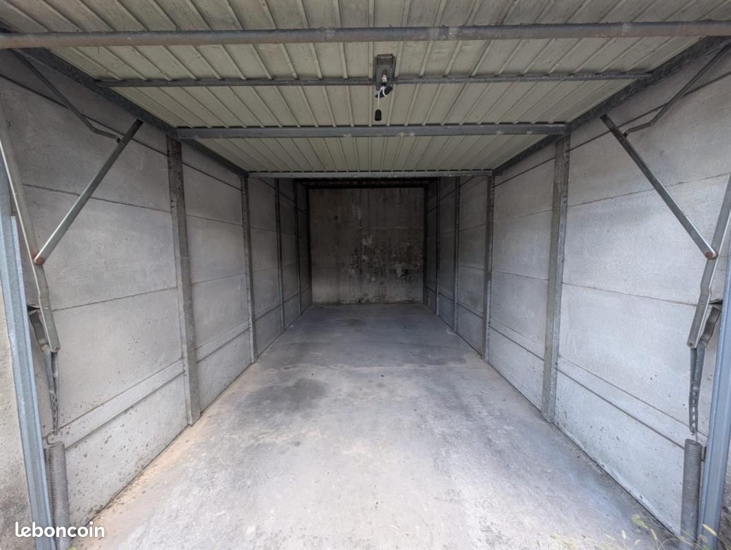 Parking 14 m² · à Bordeaux · 14 m² · 110 €/mois
