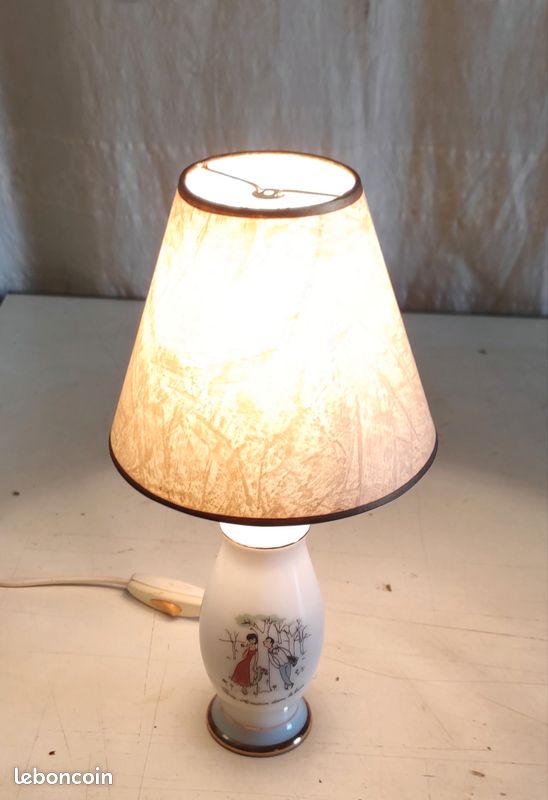 Lampe à poser en opaline illustration R. Peynet - mid. XXeme (image 3)