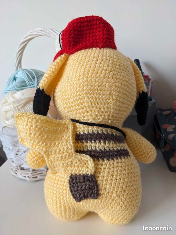 Pikachu dans une casquette, doudou peluche fait main au crochet neuf (image 7)