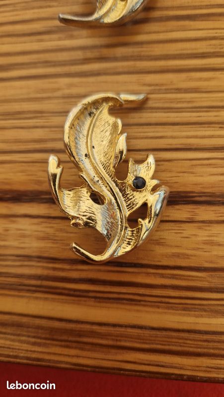 Broche Fantaisie Vintage En Métal Doré - Occasion, Bon état Général Avec Traces D'usure Normales