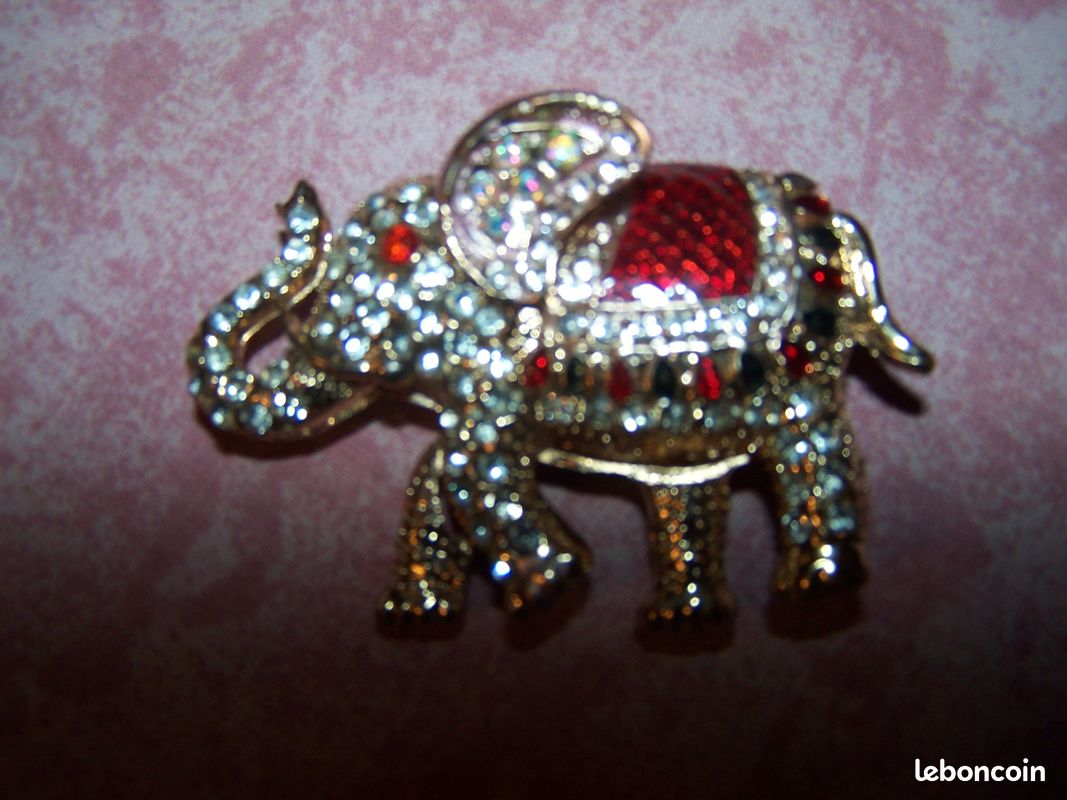 Pendentif Éléphant Vintage En Résine - Créateur Ancien, Bijou Unique