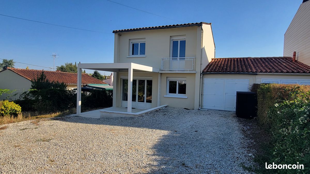 Maison 5 pièces 88 m² · à Ruffec · 87,6 m² · 805 €/mois