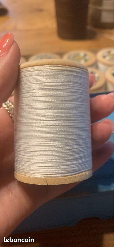Bobines de fils blanc (image 4)