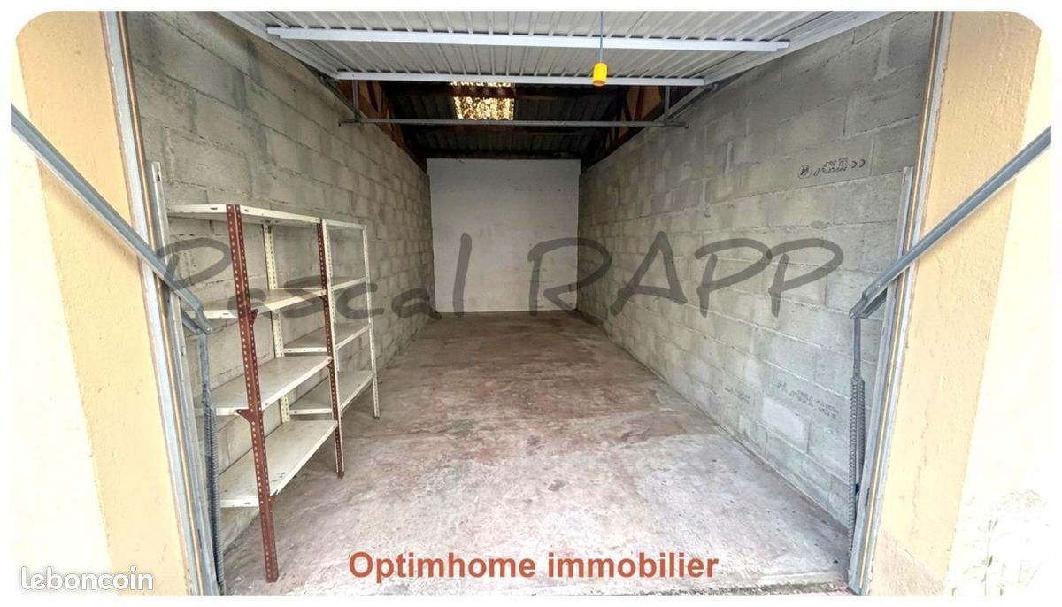 Parking 100 m² · à Agde · 100 m² · 185 000 €