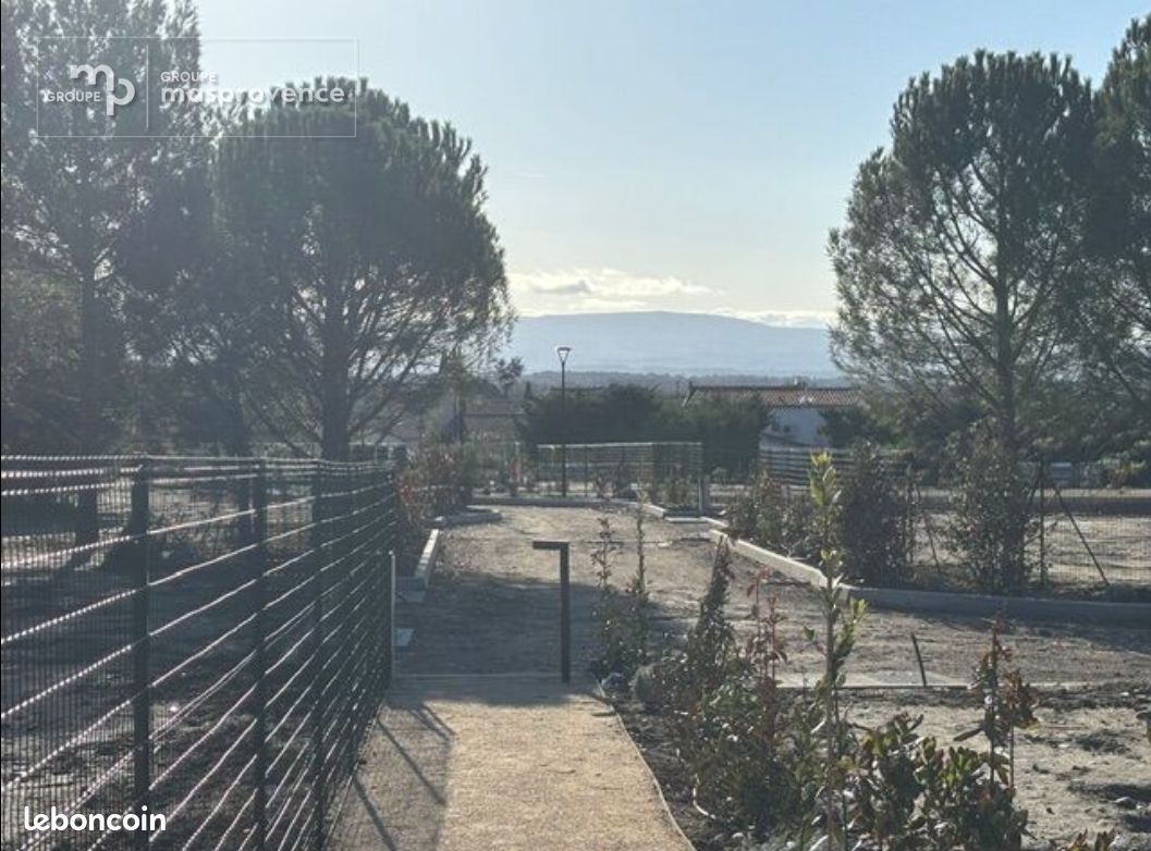 Terrain à bâtir de 380 m² à CAROMB (84) · 110 000 €
