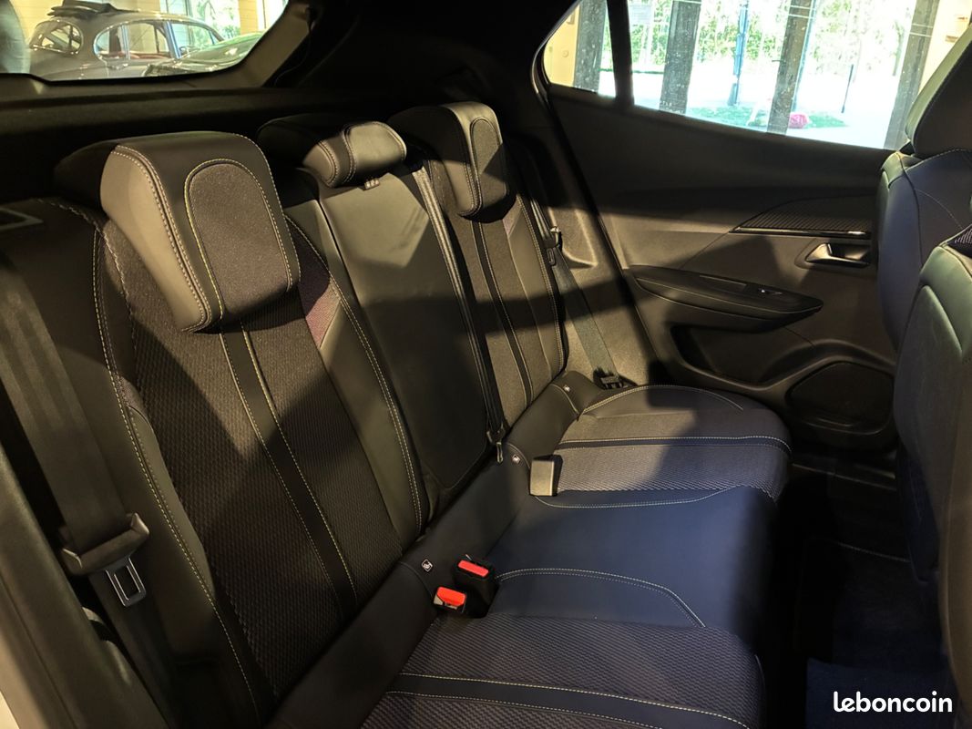 PEUGEOT 2008 1.2 Hybrid 136ch GT - 2024 - 13 500 km - CarPlay - Première main (image 14)