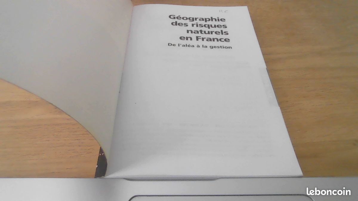 Yvette Veyret, Géographie des risques naturels en France, Initial, Hatier, 2004 (image 6)
