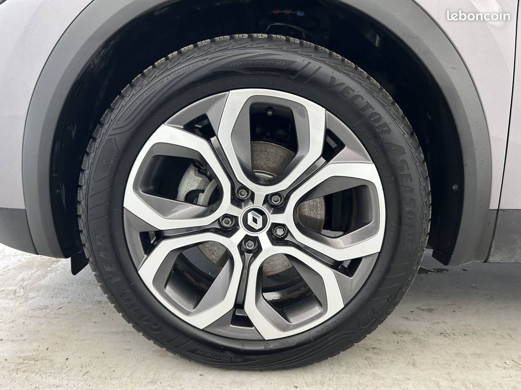 RENAULT Captur E-Tech Plug-in 160 - 21 Intens (image 19)