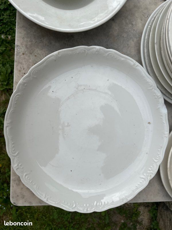 Lot 4 plats,13 assiettes et un couvercle de soupière blanc anciens, vaisselle ancienne (image 3)