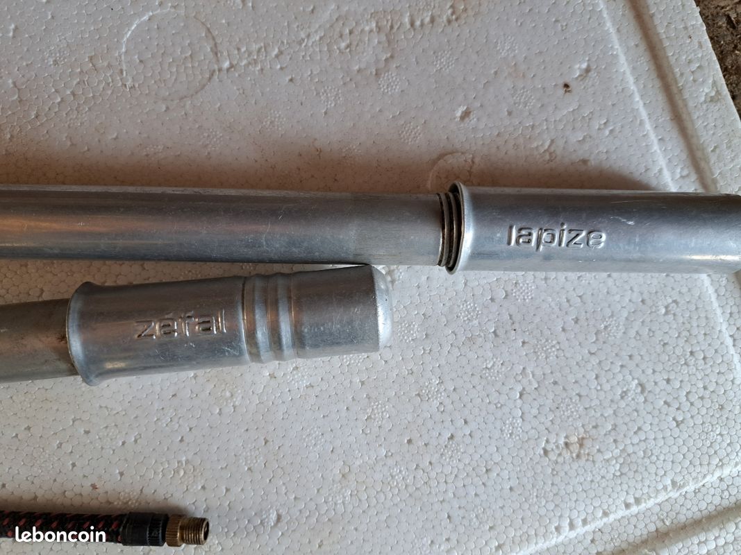 Pompes à vélo anciennes LAPIZE ALP et ZEFAL - Équipements vélos