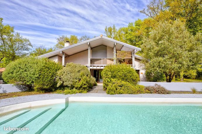 Maison 11 pièces 275 m²