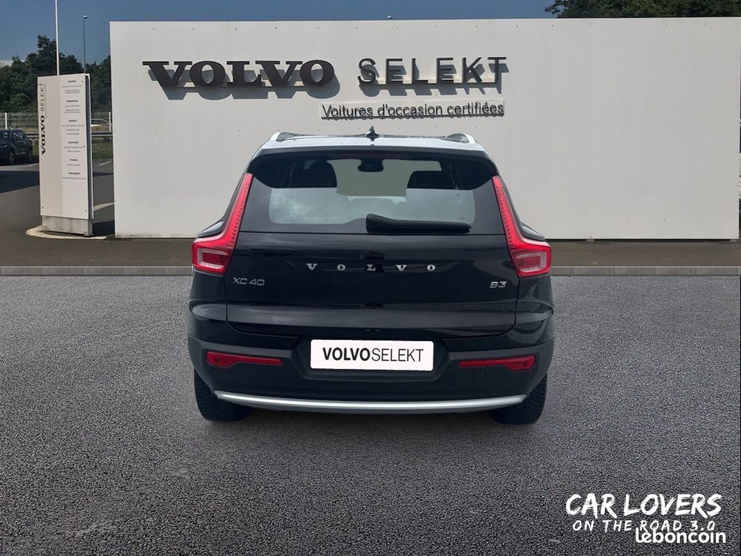 VOLVO XC40 B3 163 ch DCT7 Momentum Business (image 4)