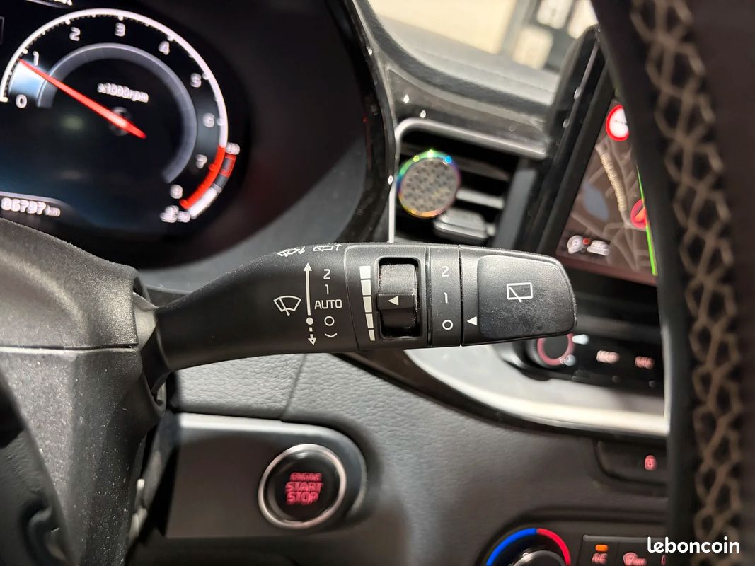 Kia CEED 1.4 140 GT Line Premium FULL ENTRETIEN KIA / TOIT OUVRANT / VOLANT CHAUFFANT (image 16)