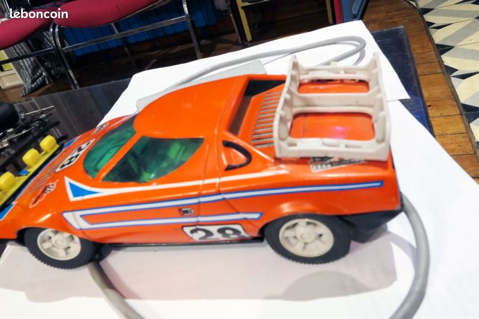 Ancienne voiture Lancia Stratos HF n°28 joustra filoguidée en