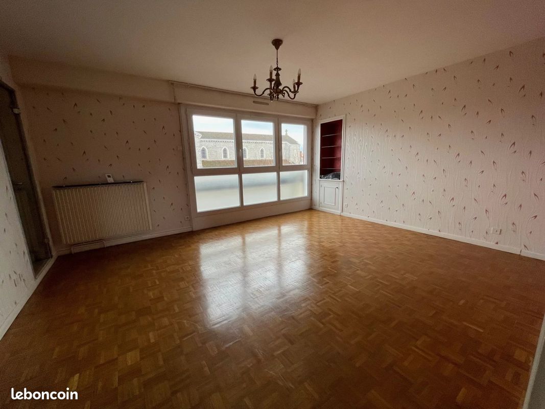 Appartement 4 pièces 93 m² · à Montceau-les-Mines · 93 m² · 698 €/mois