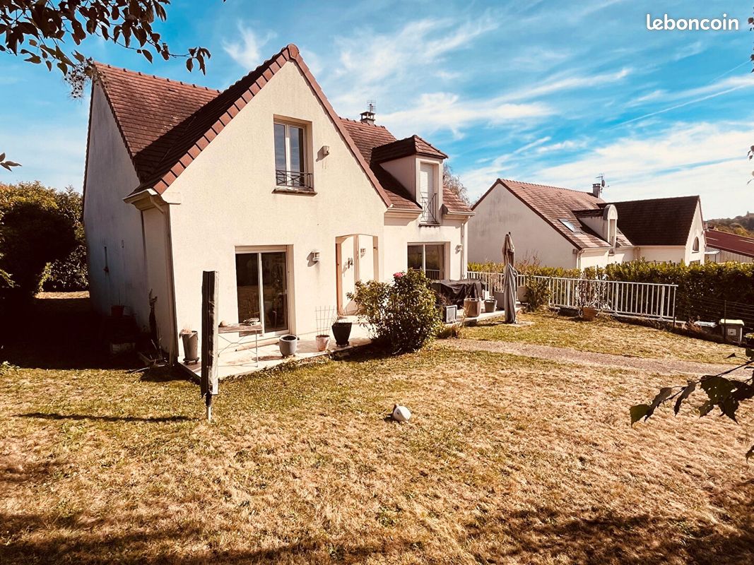 Maison 6 pièces 168 m² · à Aigremont · 168 m² · 2 700 €/mois