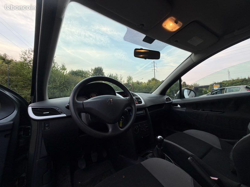 Peugeot 207 (image 9)