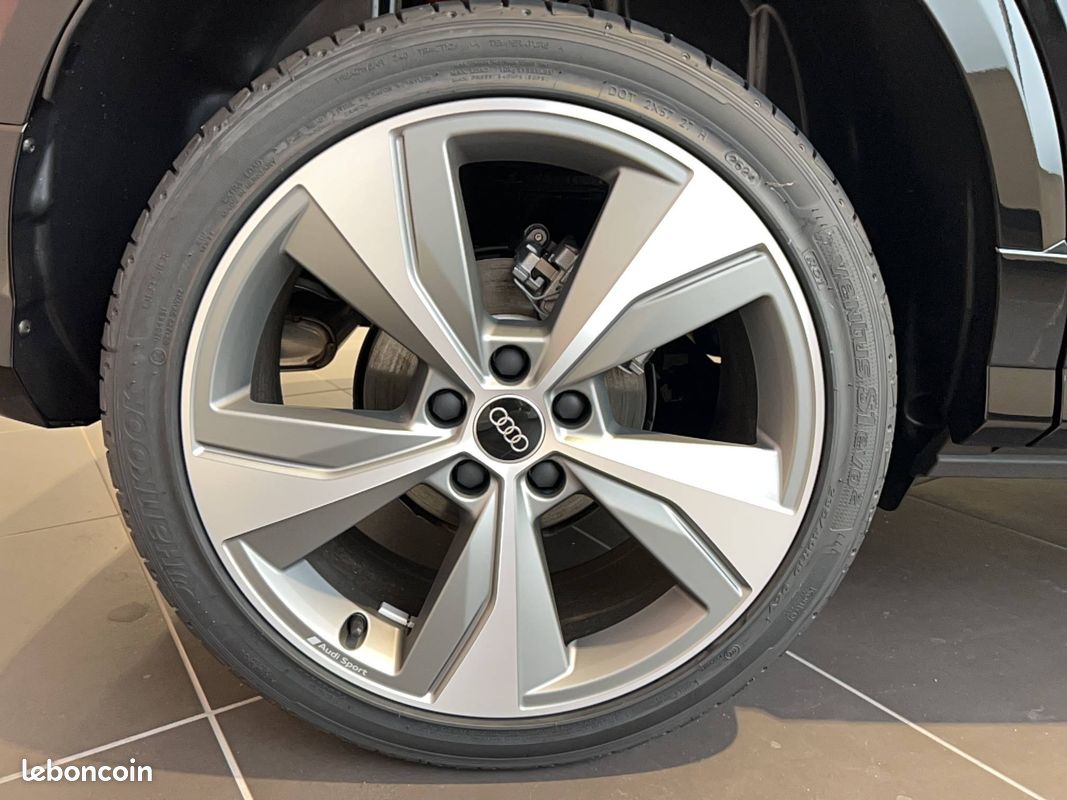 AUDI Q2 35 TFSI 150 S tronic 7 Black Edition (image 9)