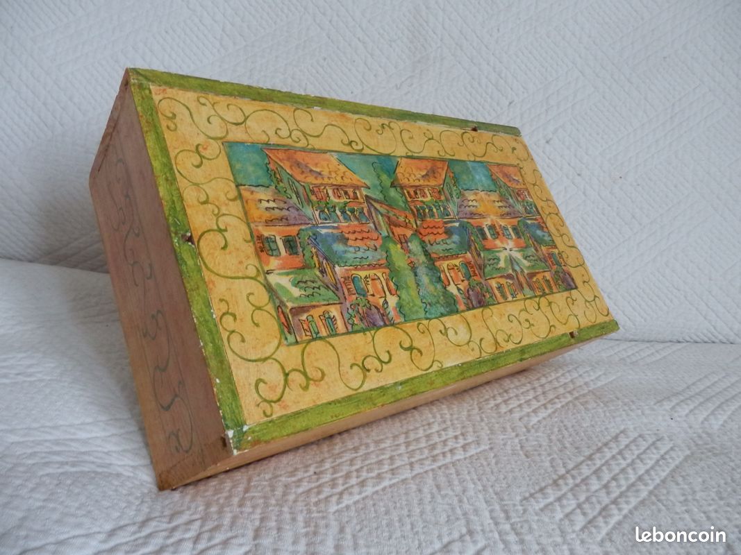 Caisse en bois décorée (image 1)