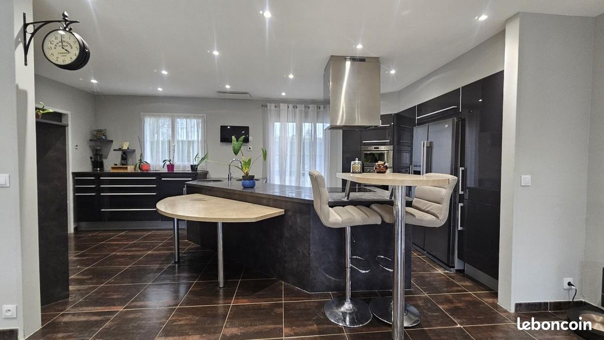 Villa 10 pièces 240 m² - La Lande-de-Fronsac 33240 (image principale 18)