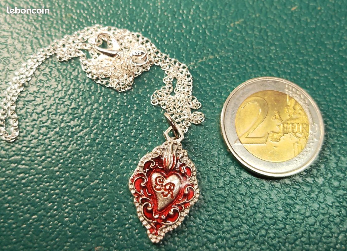 Pendentif religieux en métal (image 1)