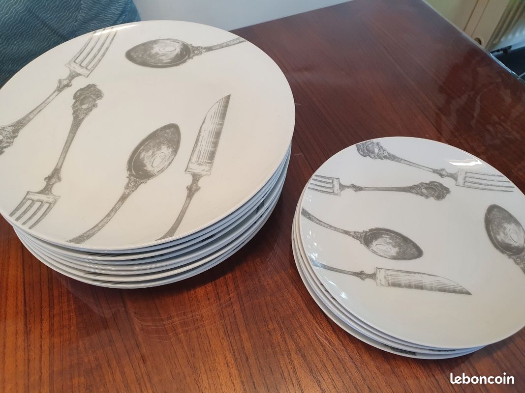 Lot assiettes motif couverts (image 2)