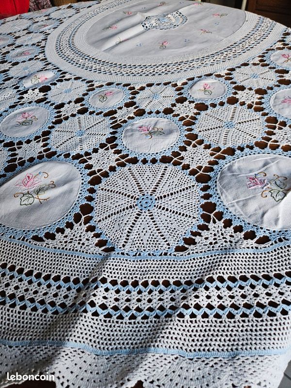 Superbe nappe chemin de table, brodée main, cachemire - 200