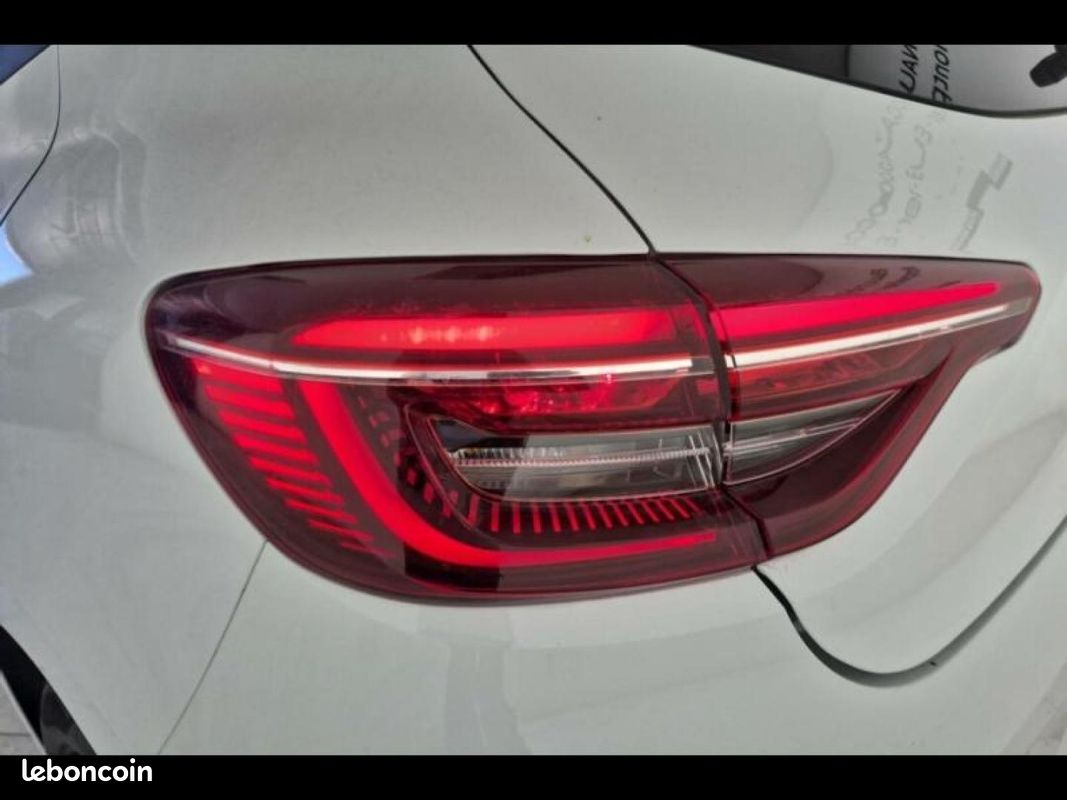 Renault Clio 1.6 E-Tech 145ch full hybrid Evolution (image 8)